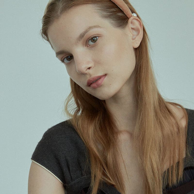 Повязка на голову Elizabeth Moments из верблюжьего бархата