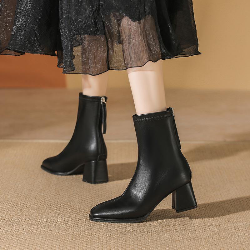 Белые короткие ботинки женские высокие каблуки 2025 осень и зима новая бархатная квадратная голова тонкие ботинки средний толстый каблук короткие ботинки Мартин