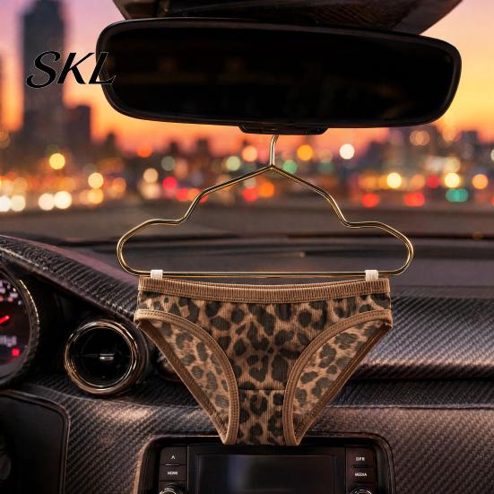 Подвесное украшение для салона автомобиля, трусы с леопардовым принтом, подвеска на зеркало, милые мини-вешалки из металла, треугольный солнцезащитный орнамент, пикантное украшение в виде нижнего белья