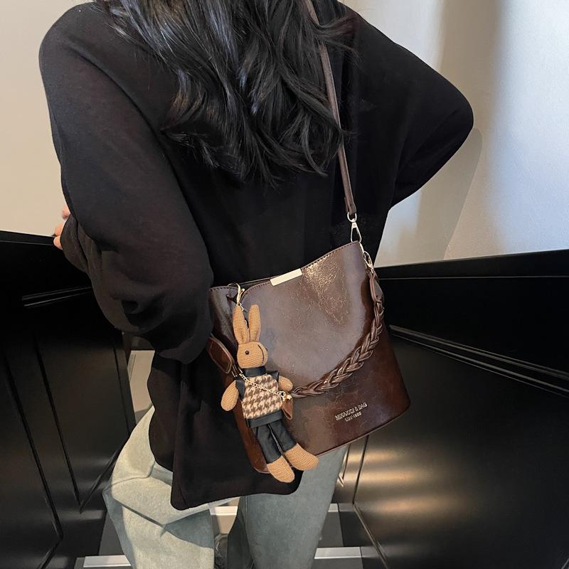 Premium Sense Niche Bag Women's Autumn and Winter 2025 New Retro Shoulder Messenger Bag Fashionable Women's Bucket Bag