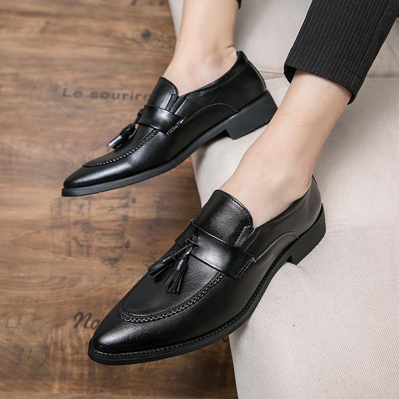 Tassel Men Dress Shoes Male Loafers Pointed Toe Business Shoes 2024 New Arrival Mens Slip On Shoes Classic Men Shoes for Wedding