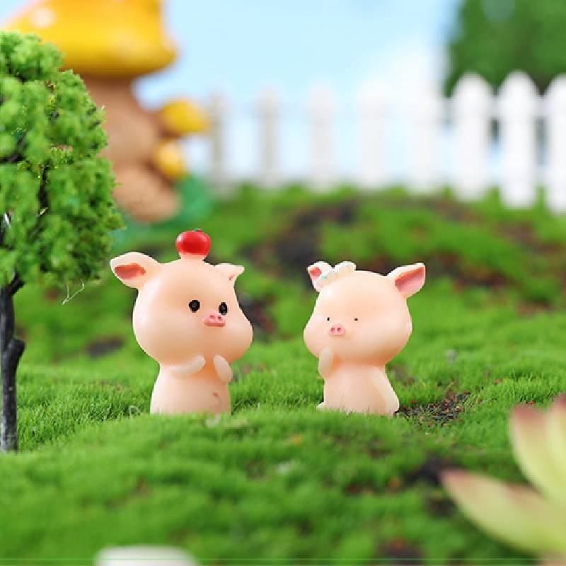 Adorable Resin Pig Figurine For Car Decor And Desktop Ornaments Creative Cartoon