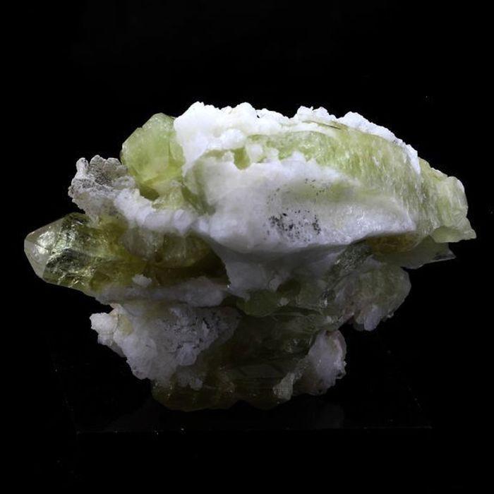 Pierres et Minéraux. Brazilianite + Albite. 674.5 ct. Linópolis, Minas Gerais, Brésil.