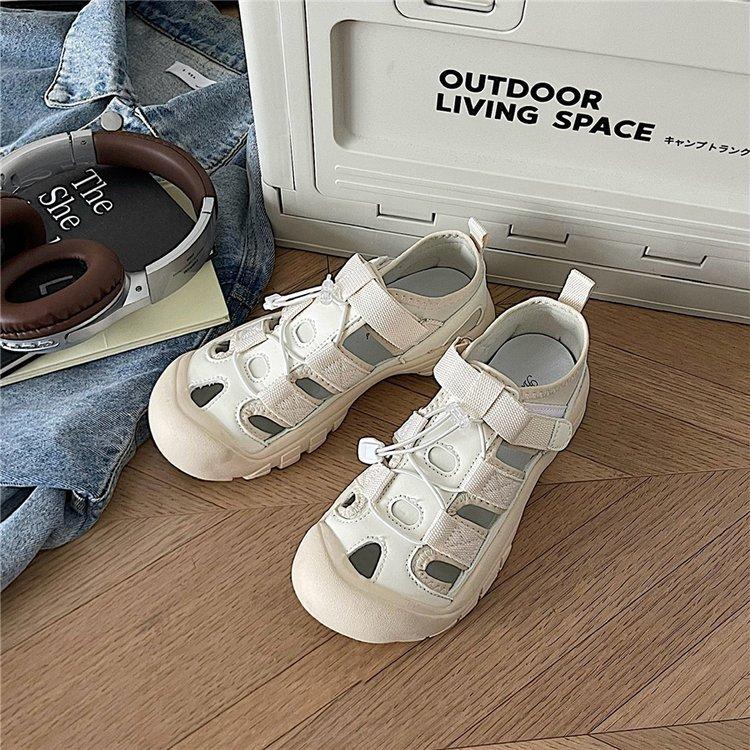 Римские сандалии на платформе женские летние 2025 года, новая верхняя одежда, модная обувь для папы, популярная повседневная обувь с отверстиями, прилив