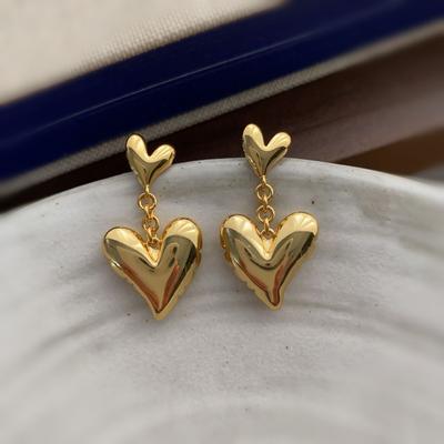 Премиальные изысканные трехмерные позолоченные серьги-гвоздики Love Sweetheart Retro Luxury Fashion Peach Heart Temperament Универсальные серьги