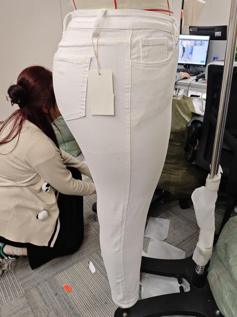 Женские черные и белые джинсы скинни из высокоэластичного денима - Большие размеры