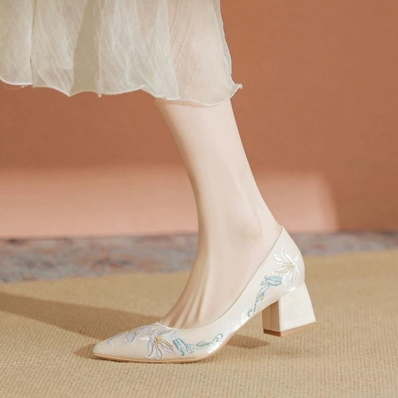 Вышитые туфли-лодочки женские новые светлые туфли для платья не утомляют туфли на высоком каблуке для ципао