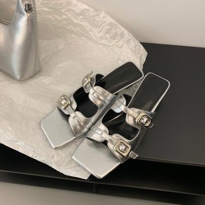 Модные босоножки на низком каблуке Square Head. Женские летние новые римские босоножки с открытым носком и металлической пряжкой. Шлепанцы на каблуках.