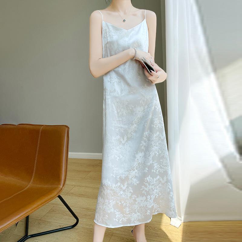 Женское платье из жаккардового сатина с V-образным вырезом и бретелями-спагетти - Приталенное, Высококлассный французский дизайн для весны/лета