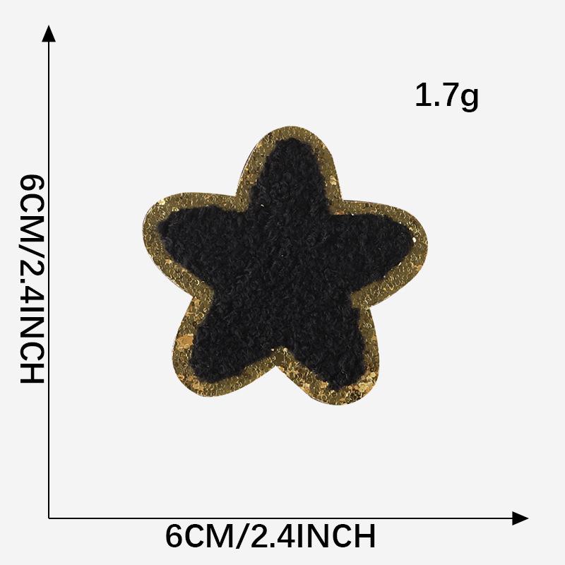 Полотенце из синели с золотой окантовкой, вышитыми нашивками в виде молний и радуги