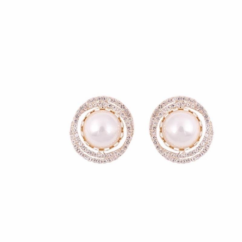 Fashion winding pearl light luxury niche design high sense simple versatile personality exquisite tide earrings