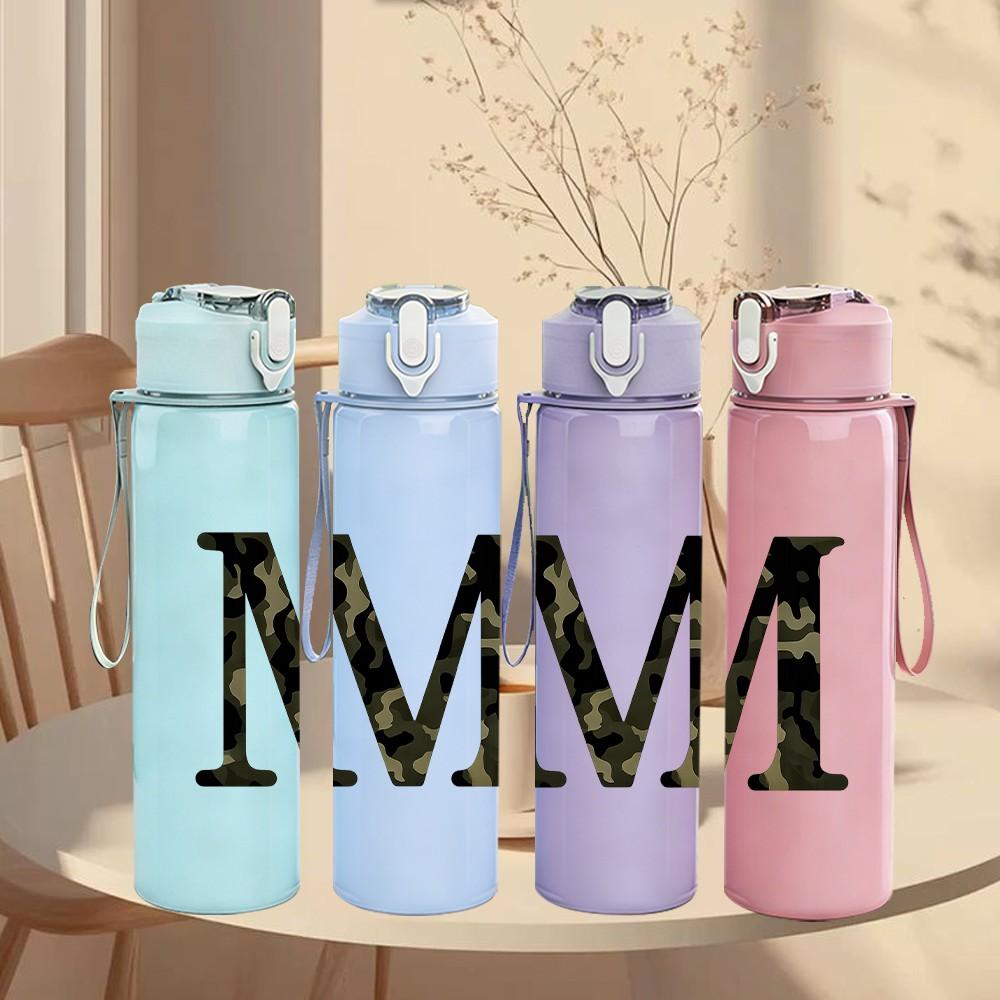 1PC Bold Capital Letter M Logo Print 750ml Color Plastic Sports Water Bottle Leakproof Flip Straw Lid Suitable for Sports Office Home Use