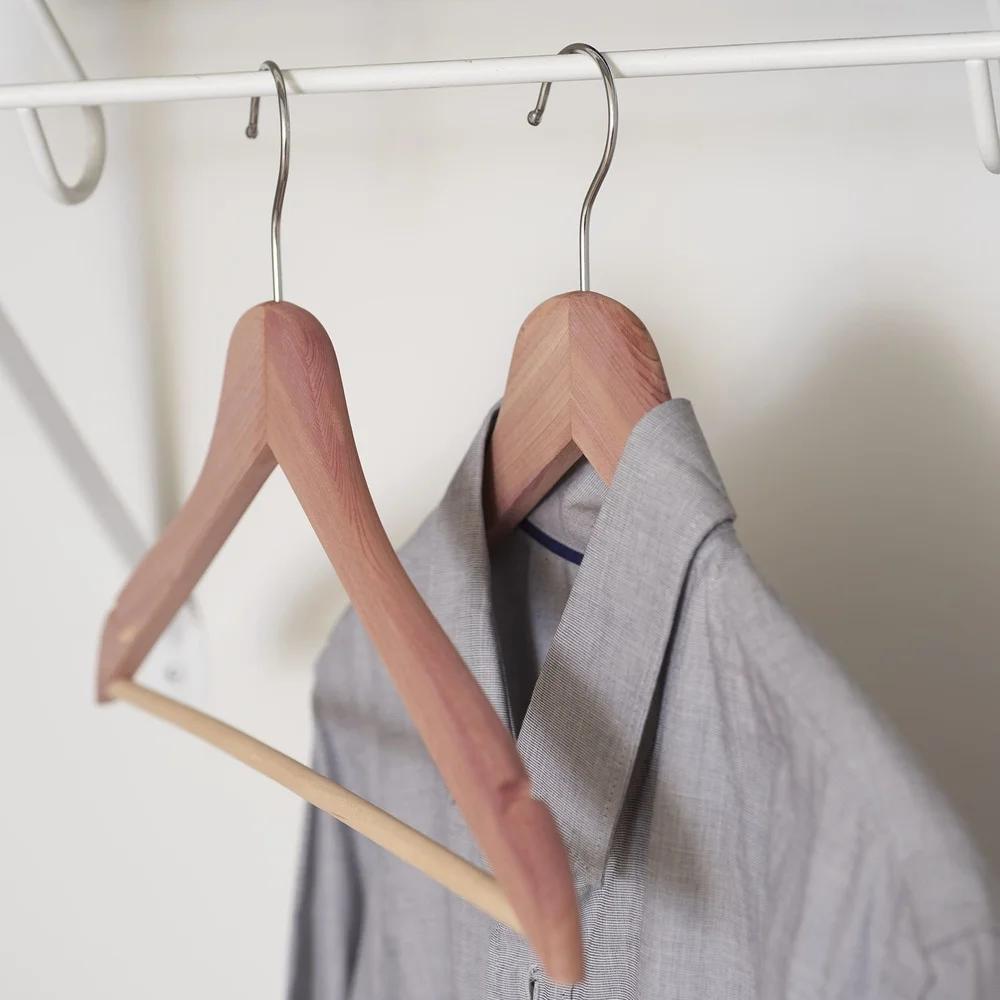 Набор вешалок для одежды из кедра, 4 шт., натуральное средство от моли, свежий запах, защита от складок, усиленные, поворотный крючок, органайзер для шкафа