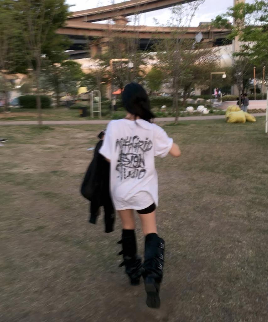 MAHAGRID Paisley Slash Logo Tee White(Mg2Gmmt523A)