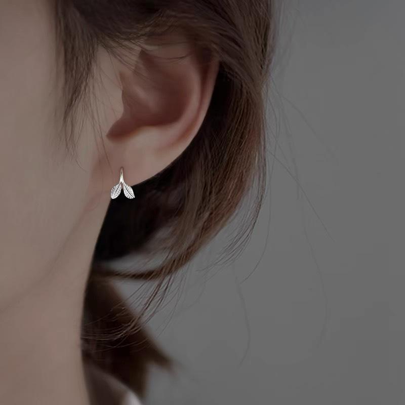 Серьги-гвоздики из стерлингового серебра S999 в виде листовых почек для женщин, простой и универсальный высококлассный образ, идеально подходят для проколов ушей.
