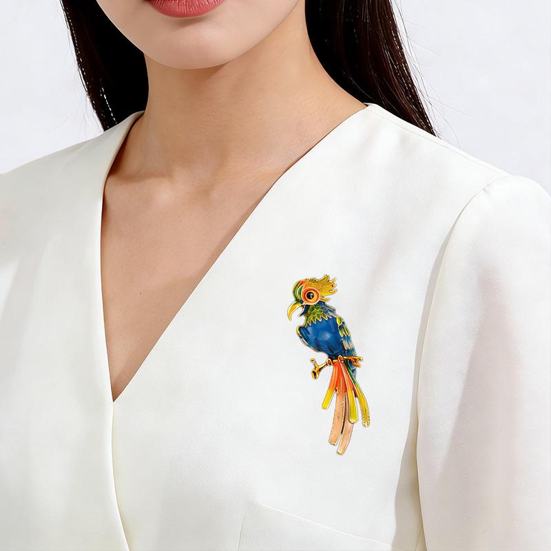 New Brooch European and American Dripping Color Niche Design Parrot Corsage Decoration Versatile Animal Fashion Accessory