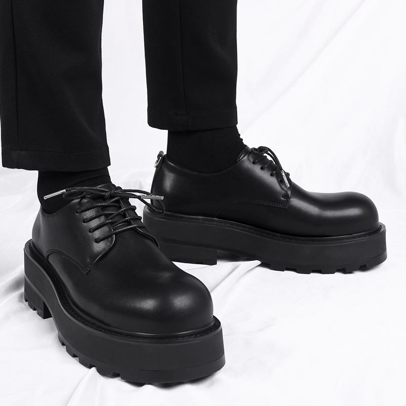 Модные мужские туфли Дерби на толстой подошве. Минималистский стиль от модного дизайнера. Обувь для отдыха на природе, деловых вечеринок, офиса, улицы, прогулок.