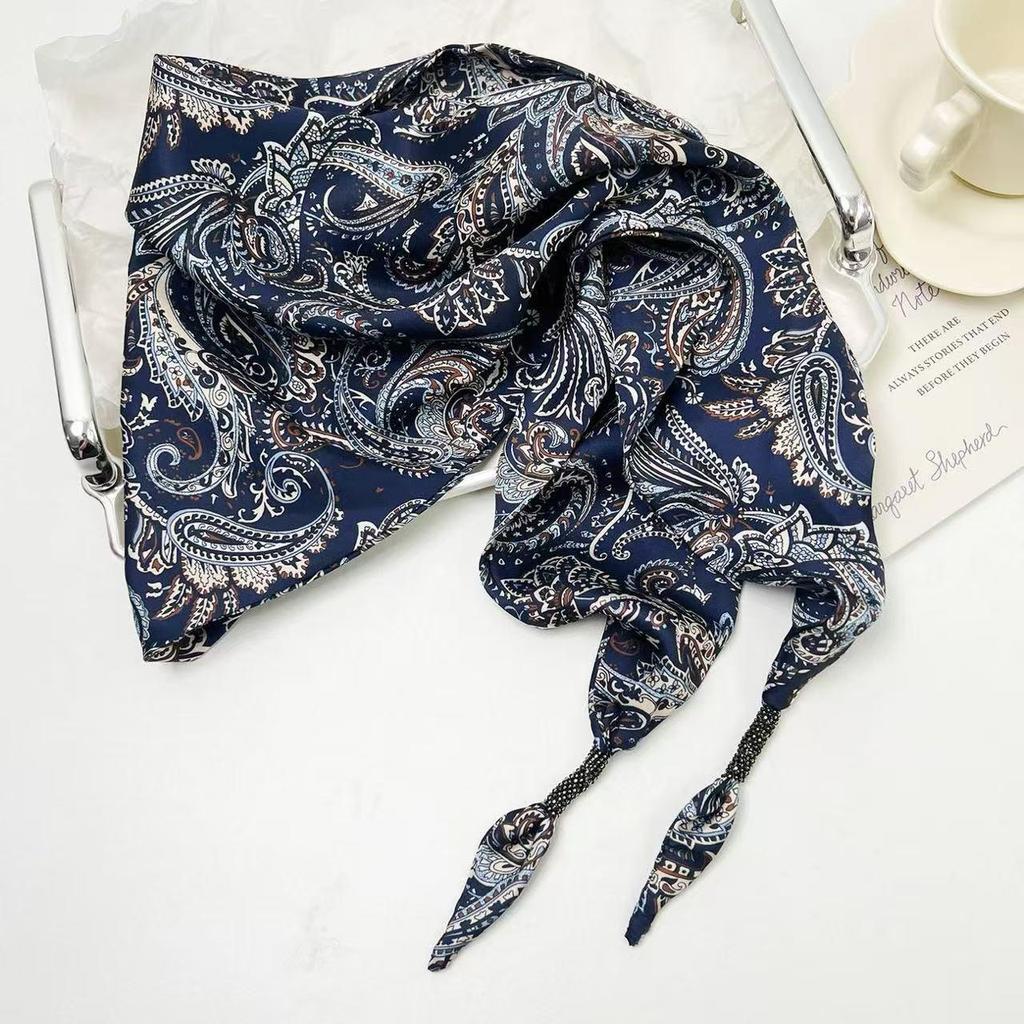 Retro Paisley Silk Triangle Scarf for Women – Versatile Waist and Jeans Accessory