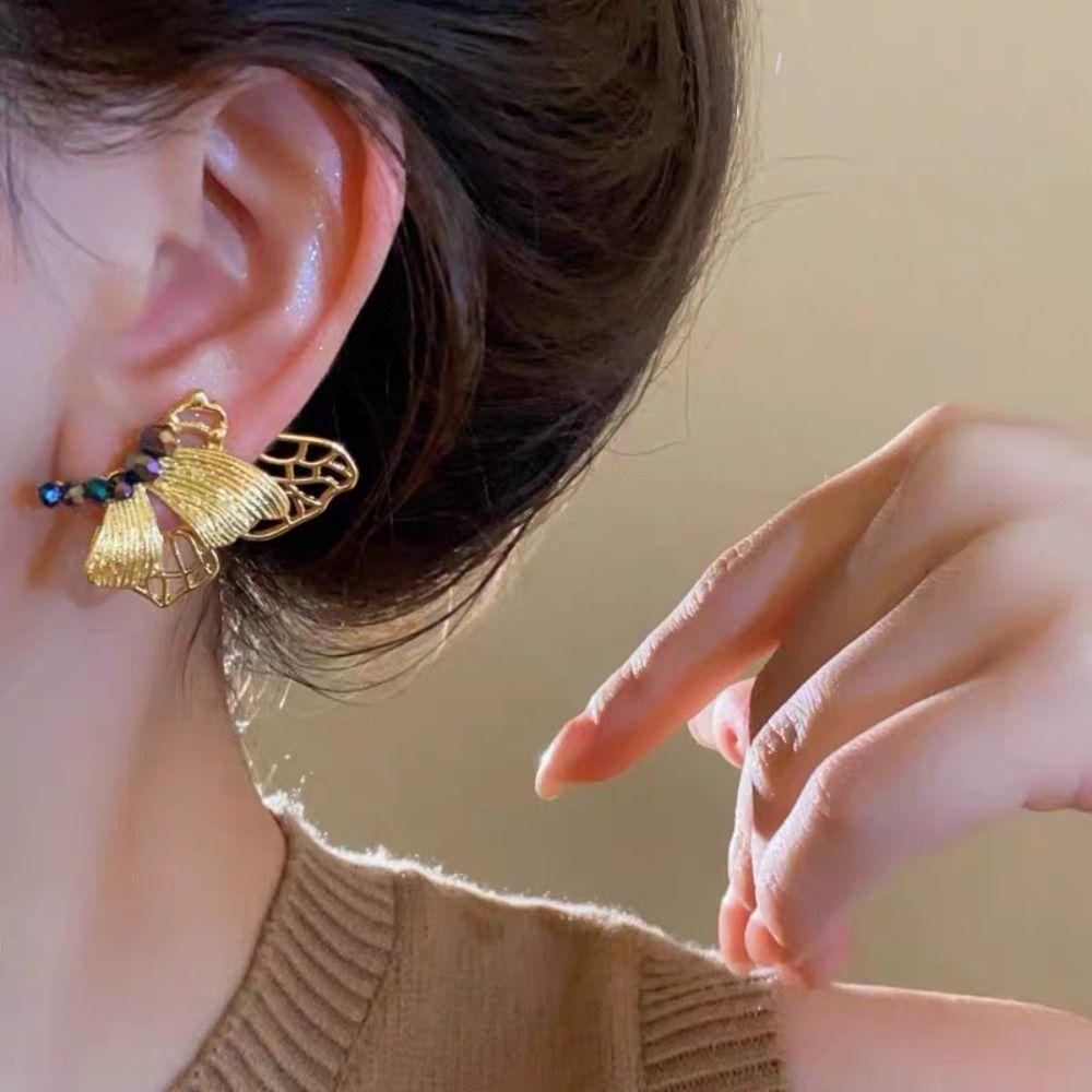 Hollow Out Butterfly Earrings Exquisite Metal Stud Earrings Fashion Vintage Earrings Women