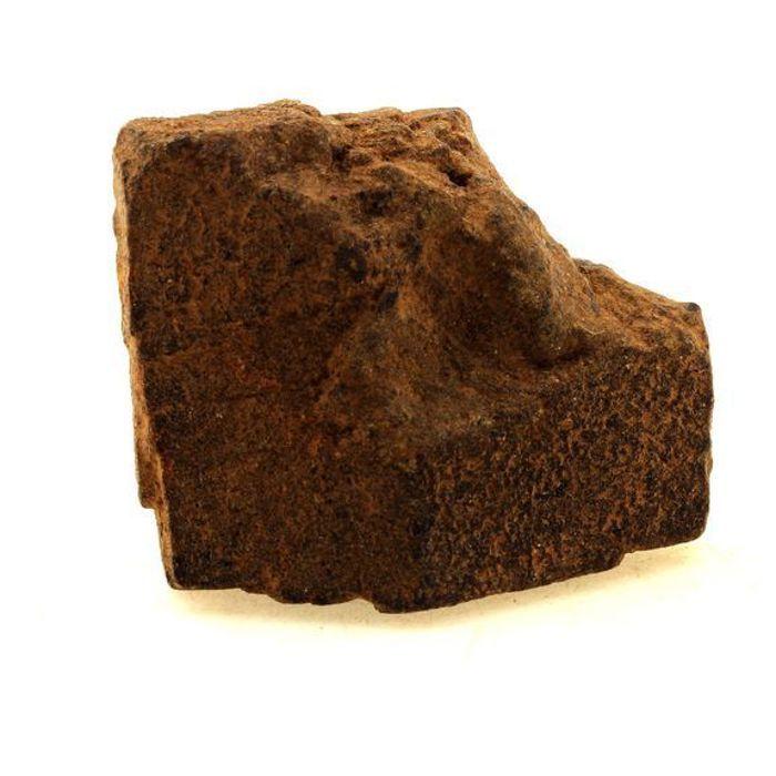 Pierres et Minéraux. Staurolite. 208.80 ct. Kerzest, Coray, Finistère, France.