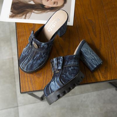 Модные женские сандалии 2024 года, новые летние новые джинсовые тапочки для женщин Baotou Lazy Fashion High Heels Thick Heels Fashion Slippers