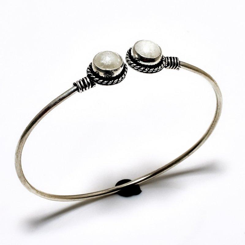 Ювелирный браслет-манжета ручной работы с жемчужным камнем 925 пробы и посеребренным покрытием