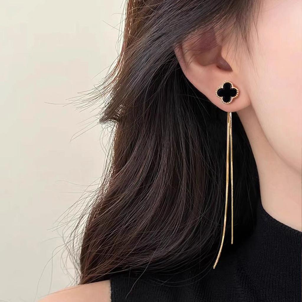1 Pair of Ladies' Earrings, Four-Leaf Clover Tassel Earrings, French-Style Tassel Studs, Light Luxury Fashion Long Earrings
