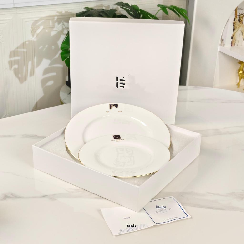 Elegant Bone China Plate Set: Large & Small Round Ceramic Dishes, Perfect for Hotels - Simple & Stylish Tableware Combination.