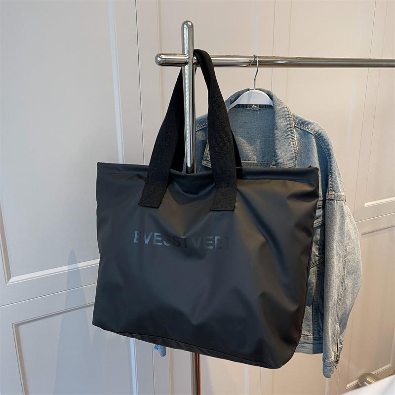 Модная и яркая цветовая командировка на короткие расстояния, магазины большой емкости, йога, фитнес, камера хранения багажа, дорожная сумка.