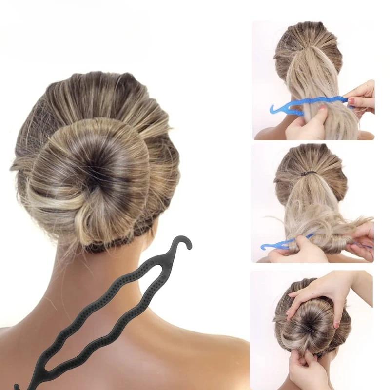 Набор из 4 предметов: подставка для волос, выпрямитель для волос, расческа, набор инструментов для укладки волос, плетеный бублик, аксессуары для ухода за волосами.