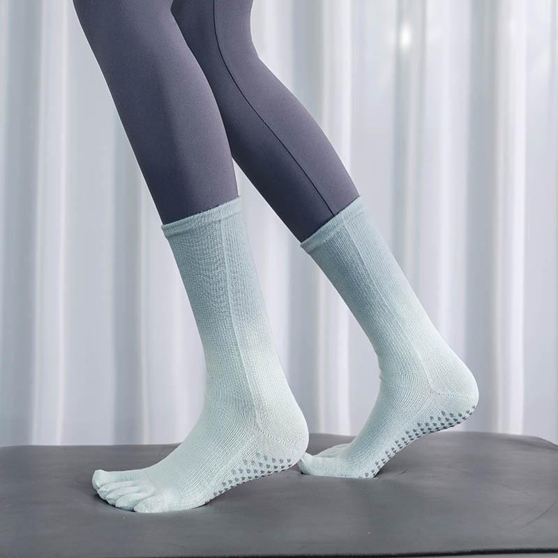 Gradient Non-Slip Mid-Calf Toe Separator Yoga Socks - Autumn/Winter Sweat-Absorbing Sporty Style.