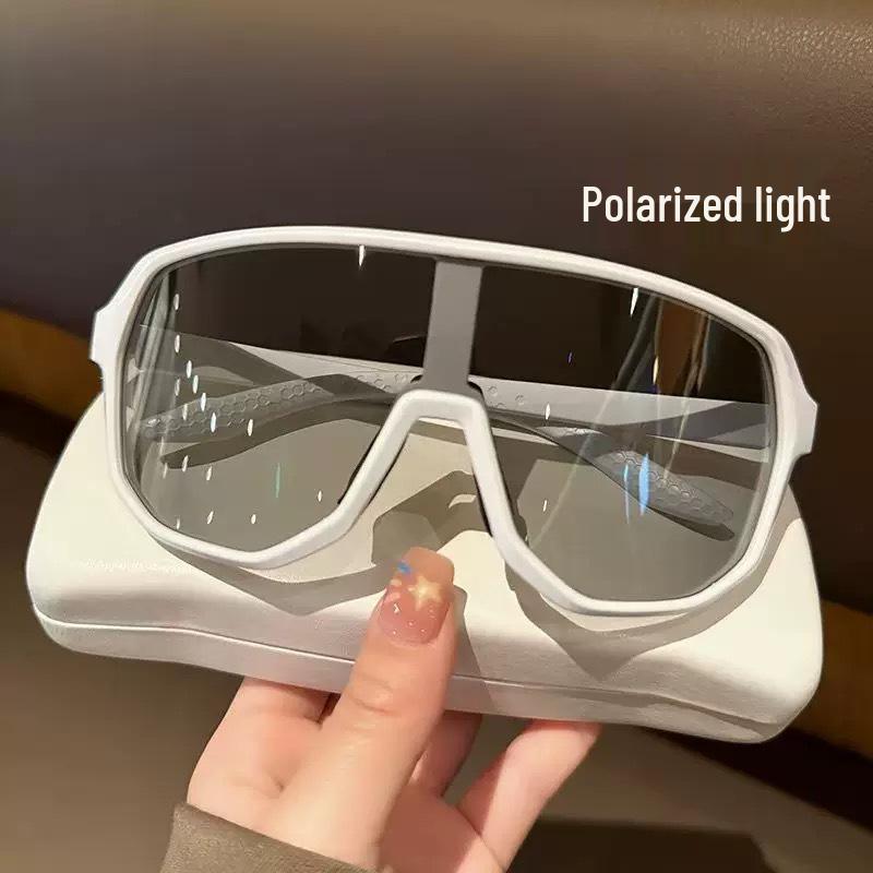 Trendy Women's Light-Changing Transparent Myopia Glasses with Slim Big Frame