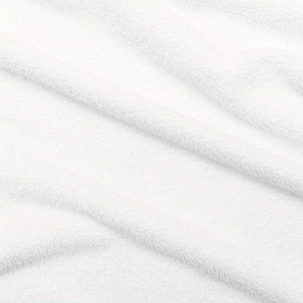 Фланелевый плед с дизайном грибов, с красными пятнистыми грибами и деталями зеленых листьев для теплого домашнего декора и расслабляющего жизненного комфорта