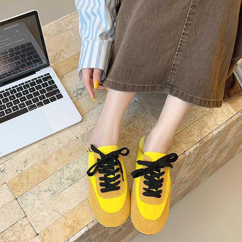 Летом 2025 года новые плоские туфли на шнуровке с одним педальным ремешком, крутые шлепанцы и полушлепанцы с закрытым носком для женщин