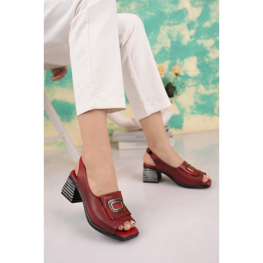 Женские повседневные сандалии из натуральной кожи на среднем каблуке