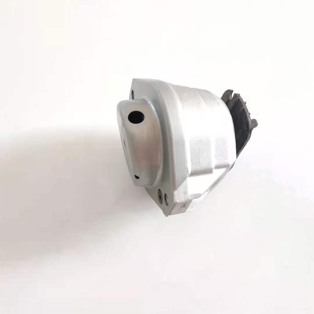 BMW E60/E61/E63/E64 Левая резиновая подушка опоры двигателя 22116761089