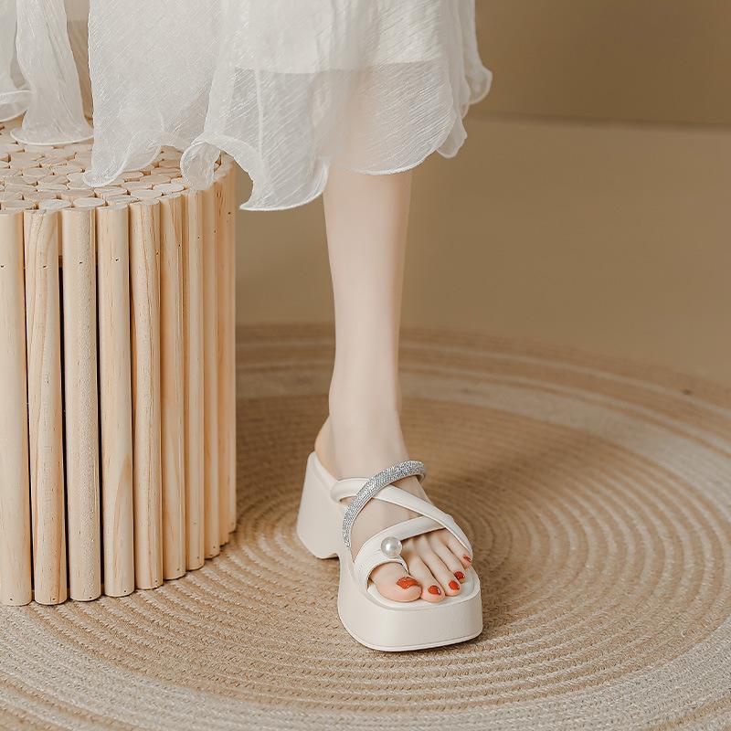 Thick-soled cool slippers women's spring and summer new muffin bottom toe flip-flops pearl rhinestones strips with beach shoes