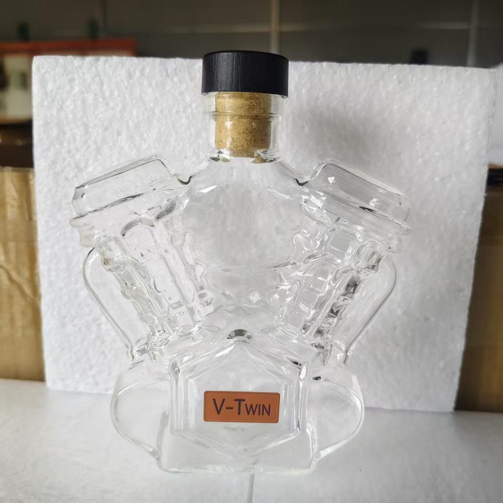 Handmade V8 V-twin Engine Whiskey Decanter Motorcycle Theme Wine Bottle Design New Unique Bar Accessories for Whiskey Lovers