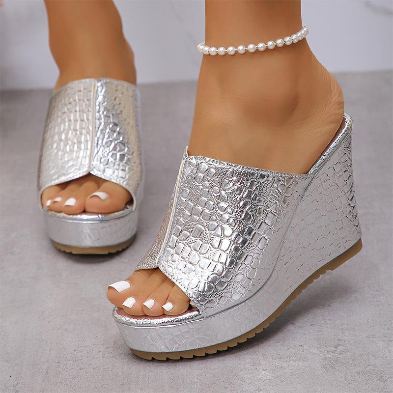 Модные женские босоножки клинья больших размеров золотого и серебряного цвета, модные шлепанцы на толстой платформе из лакированной кожи, летние сандалии на толстой подошве с нескользящей подошвой