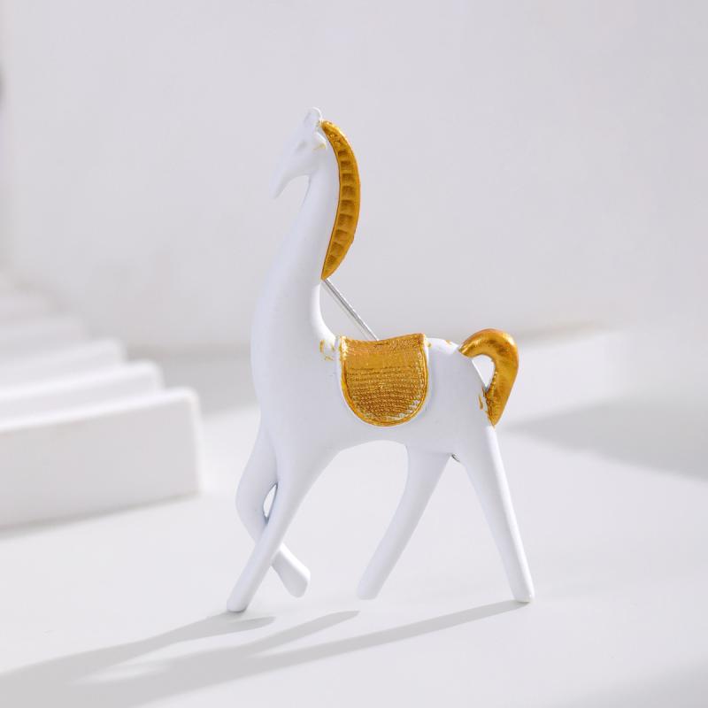 Creative Animal Horse Brooch  Personality Pony Pin Men And Women Accessories Holiday Gift