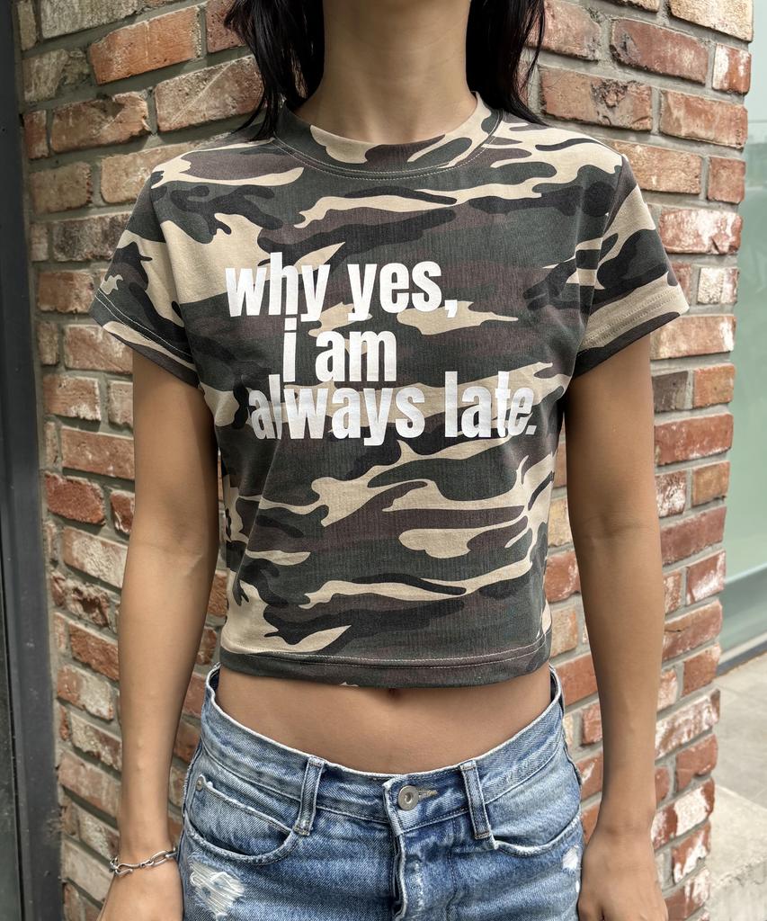 Укороченная футболка Keuluchi "Всегда опаздывает" (Camo)