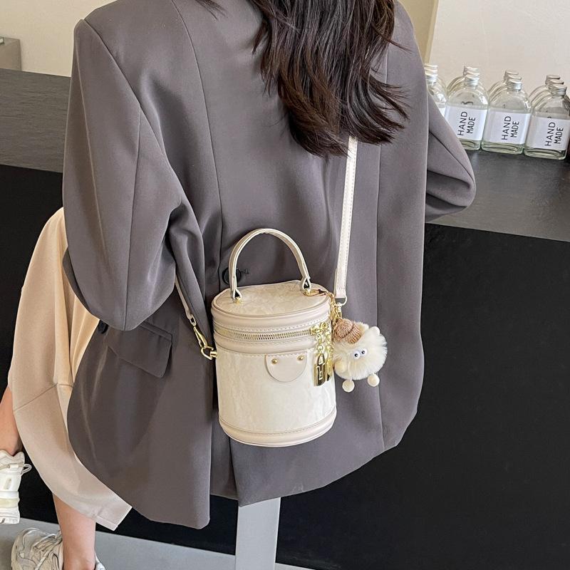 This Year's Popular Mini Bag Women's Bag 2025 New Niche Design Messenger Bag Internet Celebrity Popular Portable Bucket Bag