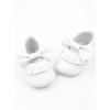Белые детские туфли с бантом и кисточками