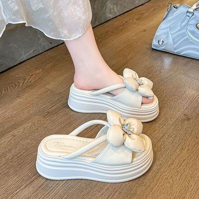 Нишевый дизайн, однотонные нескользящие туфли 2024 года, летние тапочки с круглым носком и юбкой, верхняя одежда, цветочное украшение, классные тапочки