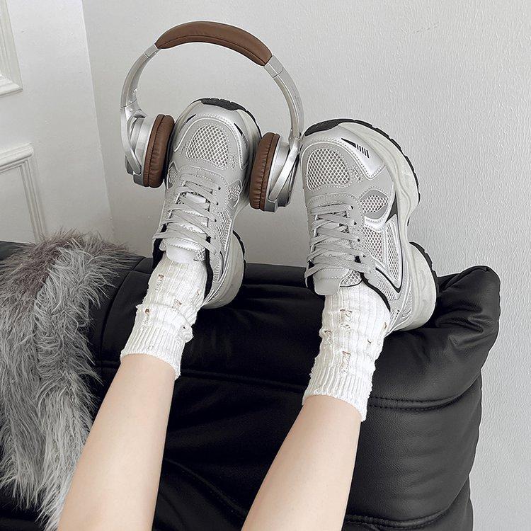 Женские туфли на толстой подошве серебристого цвета, весна 2024 года, новые, с круглым носком, удобные, увеличивающие рост, универсальные, для спорта и отдыха, сноуборд-туфли, папины туфли