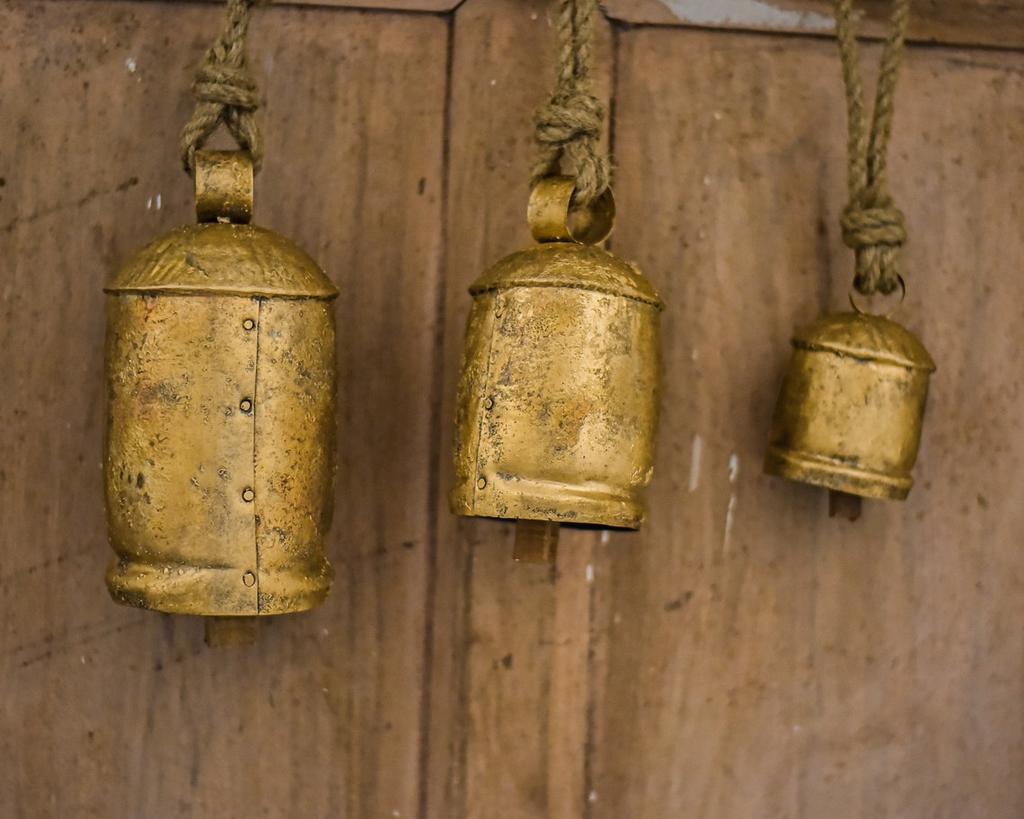Brass Cow Shabby Chic Country Style Rustic Metal Hanging Giant Cow Bells On Jute Ropes Decor Set of 3