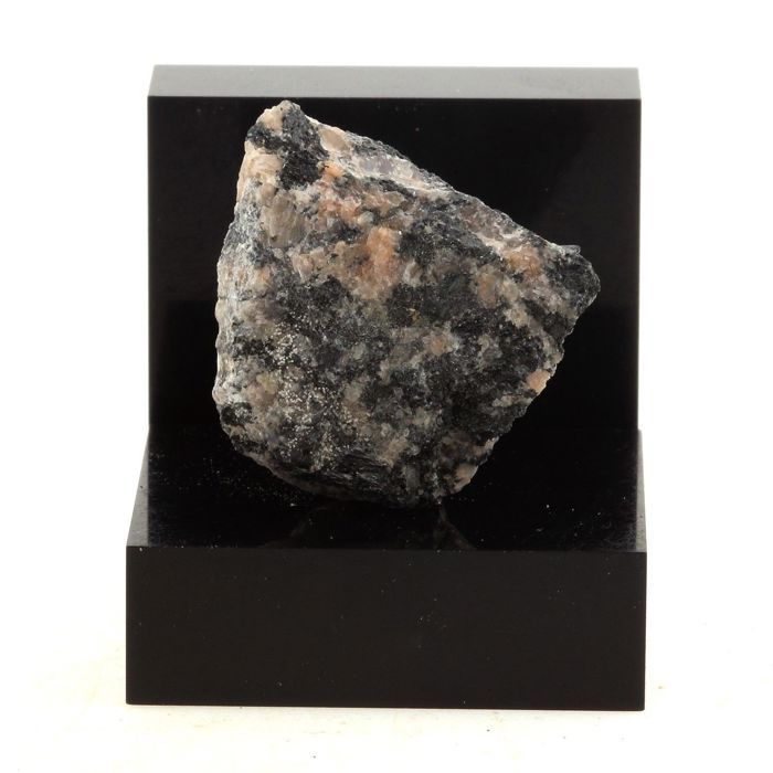 Pierres et Minéraux. Embrechite. 28.7 ct. Grenville, Québec, Canada.