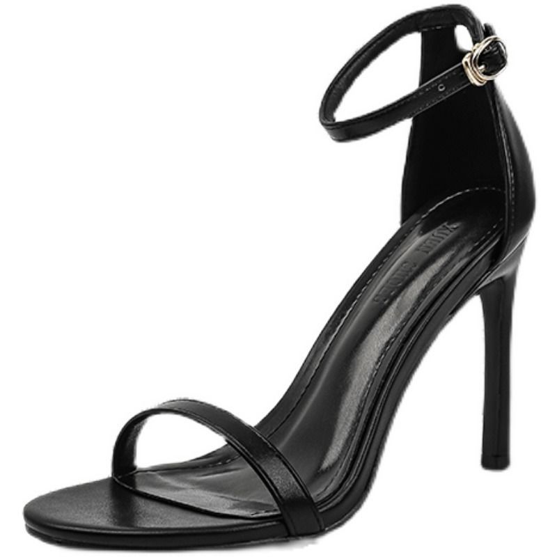 Черное слово с сандалиями женщины 2025 новый мягкая кожа лето интернет-знаменитость сексуальный вырез мужчины шпилька высокие каблуки женщины