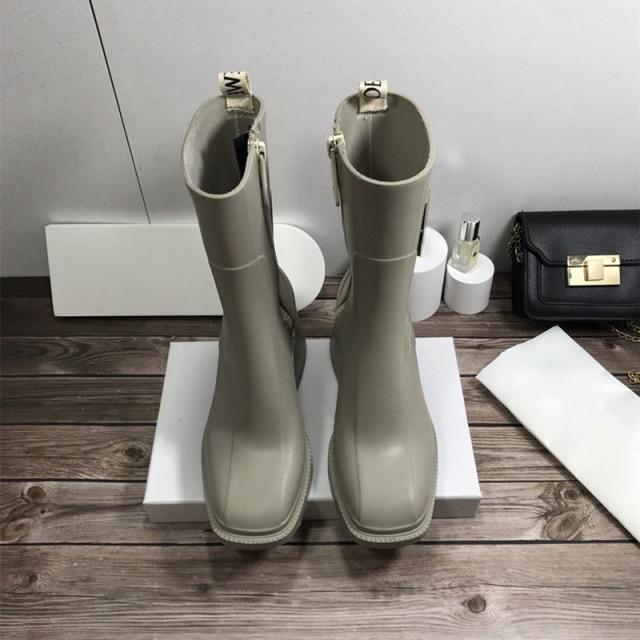 Женские резиновые сапоги с квадратной подошвой. Ботильоны на толстой подошве на массивном каблуке. Дизайнерские ботинки «Челси». Женские резиновые сапоги. Непромокаемая обувь.