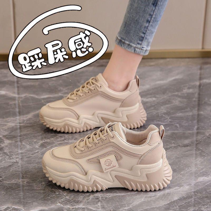 Кроссовки женские 2024 года, новые весенние и осенние, высококачественные европейские, на толстой подошве, популярные, для студентов, для демонстрации ног, маленькие, высокие, для папы